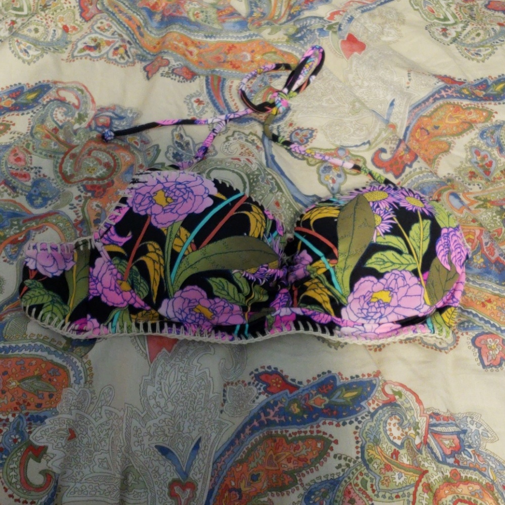 NWOT VS bikini top